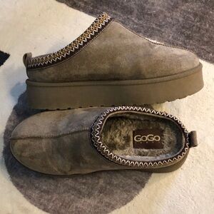 GOGO Tasman Slipper Beige Size 8.5